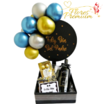 ARREGLO EN BANDEJA CON VINO, BOMBONES Y COPA