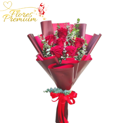 RAMO DE 6 ROSAS, FOLLAJE Y LINDA ENVOLTURA