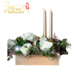 CENTRO DE MESA CON ROSAS Y ADORNOS NAVIDEÑOS + 2 VELAS