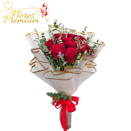 RAMO DE 12 ROSAS IMPORTADAS, FOLLAJE Y LINDA ENVOLTURA