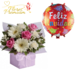 CAJA CUADRADA 3 GERBERAS 3 ROSAS + GLOBO NAVIDEÑO