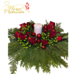 CENTRO DE MESA CON ROSAS Y ADORNOS NAVIDEÑOS
