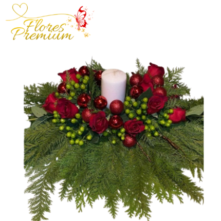 CENTRO DE MESA CON ROSAS Y ADORNOS NAVIDEÑOS