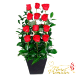 ARREGLO LINEAL DE 12 ROSAS IMPORTADAS EN BASE