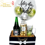 CAJA CUADRADA CON CERVEZA, BOMBONES Y VASO