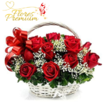 CANASTA DE 15 ROSAS, ILUMINACION Y FOLLAJE