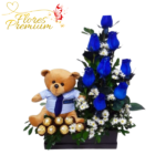BASE DE MADERA CON 7 ROSAS AZULES, PELUCHE 20CM Y 7 BOMBONES