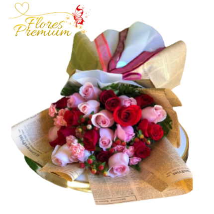 RAMO DE 24 ROSAS CON FOLLAJE DE TEMPORADA