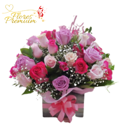 BOX FLORAL DE 25 ROSAS CON FOLLAJE