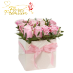CAJA CUADRADA DE 12 ROSAS IMPORTADAS