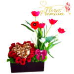 ARREGLO DE ROSAS EN FORMA DE CORAZON Y TULIPANES