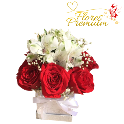 CAJA CUADRADA CON ROSAS Y FOLLAJE DE TEMPORADA