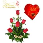 ARREGLO 6 ROSAS Y BOMBONES CORAZON