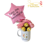 TAZA CON 3 ROSAS BOMBONES Y GLOBO