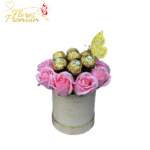 BOX DE 8 ROSAS JABON Y 7 BOMBONES CON MARIPOSA