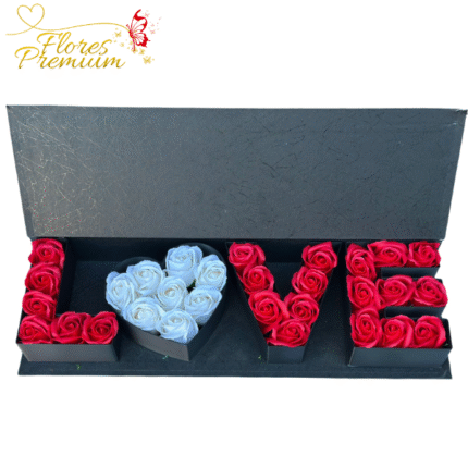 CAJA L.O.V.E CON 30 ROSAS JABON