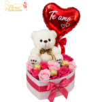 CAJA CORAZON AMOR CON 10 ROSAS JABON, 3 BOMBONES, PELUCHE 20CM Y GLOBITO
