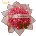 RAMO BUCHON CON 40 ROSAS JABON, MARIPOSAS, CINTA Y LUCES